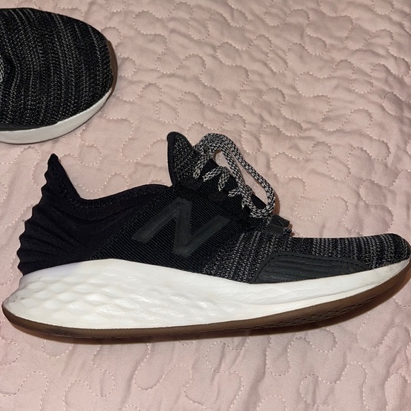 Black New Balance Tennis Shoes Size 6 - Picture 1 of 4